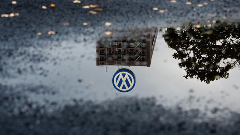 Απανωτά τα χτυπήματα για τη VW